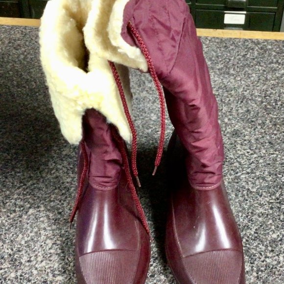 Weather proof winter boot - Picture 2 of 3